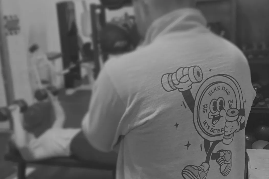 Coach Thomas Hendrickx coaching a member through a dumbbell bench press at his BruuTH training facility in Belgium